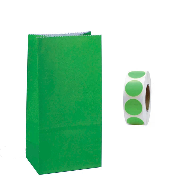 pochette cadeau papier kraft uni vert  étiquette assortie 