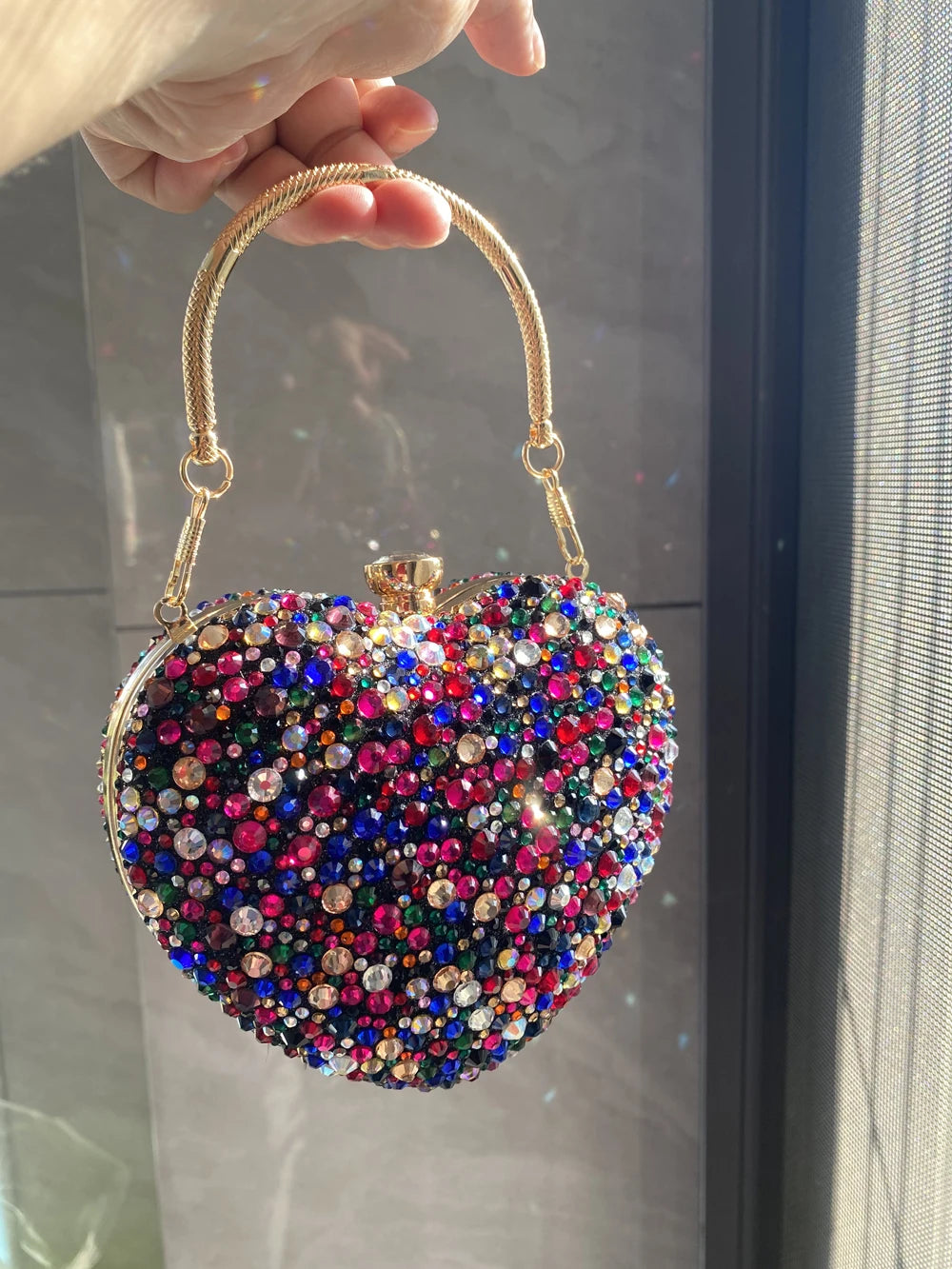 pochette cœur multicolore