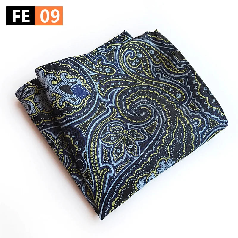 pochette costard motif cachemire fond bleu marine bleu ciel et jaune 