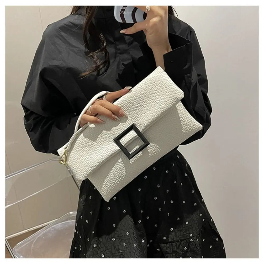 pochette femme blanche porte poignet 