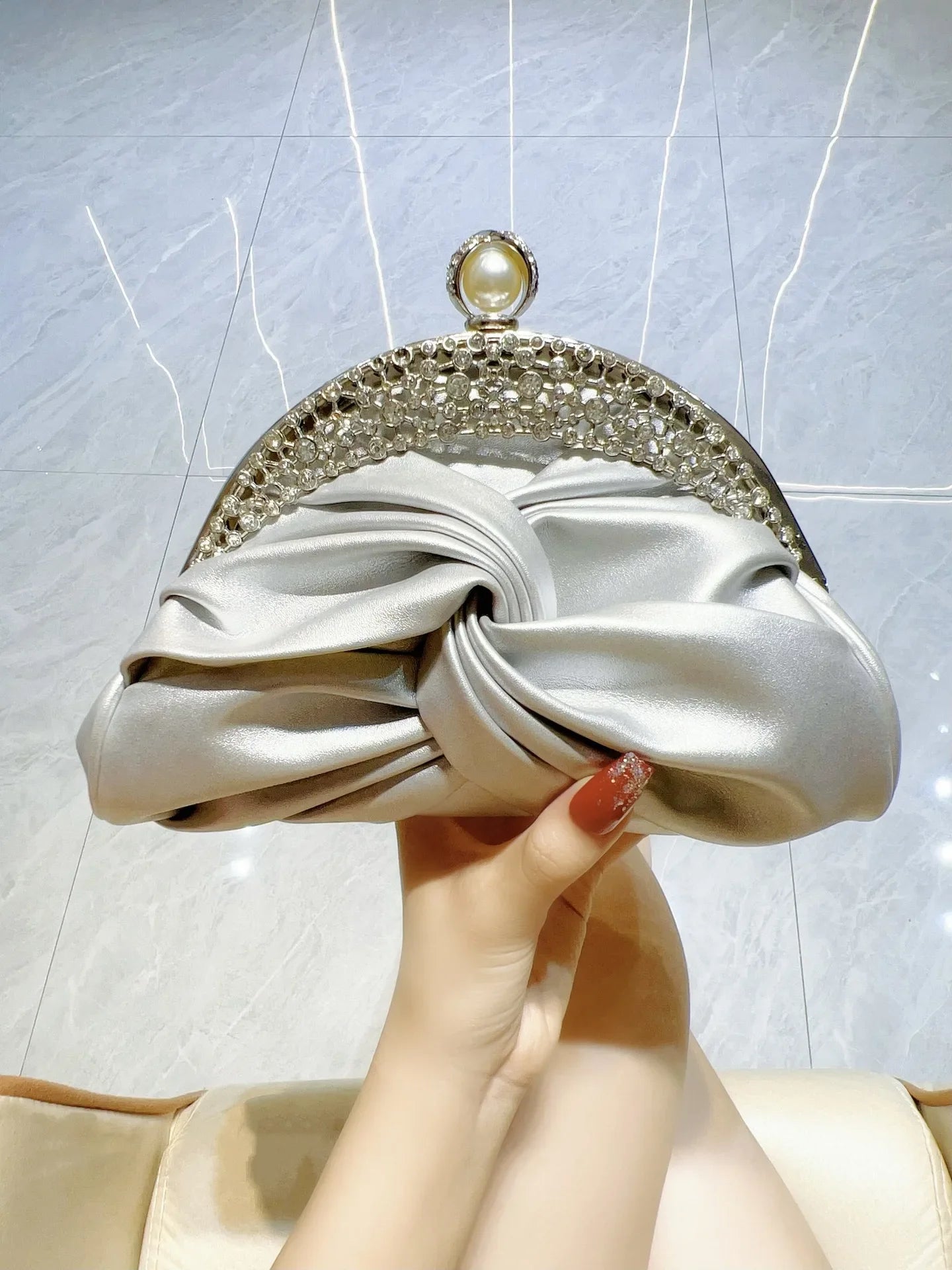 pochette femme mariage luxe argentee strass visuel porte main