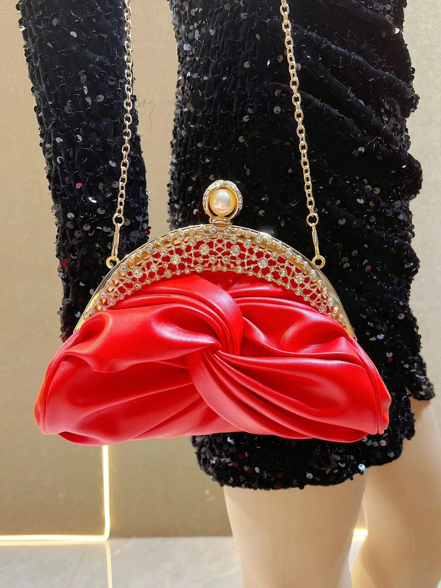 pochette femme mariage luxe rouge strass  bandouliere dore
