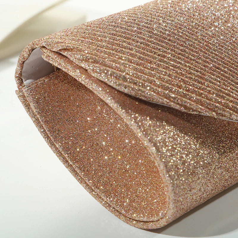 pochette luxe soirée champagne detail paillette scintillant