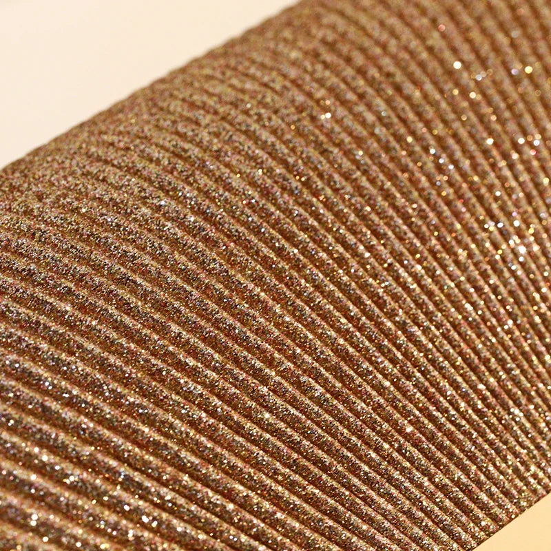 pochette luxe soiree or scintillante   paillettes detail aspect 