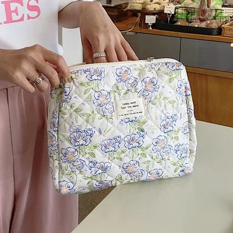 pochette  trousse toilette maquillage tissu molletonee zippee floral bleu vert blanc 