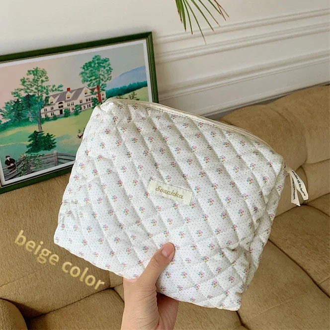 pochette  trousse toilette maquillage tissu molletonee zippee petites fleurs rose et blanc 