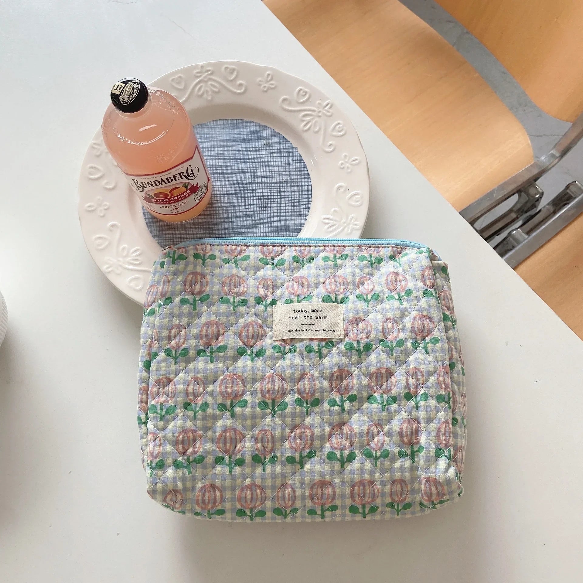 pochette  trousse toilette maquillage tissu molletonee zippee tulipe floral vert et rose 