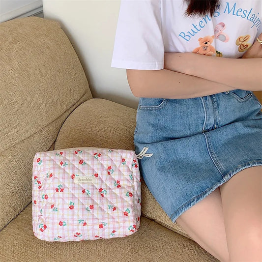 pochette trousse toilette maquillage tissu molletonee zippee vichy rose fleurs rouge